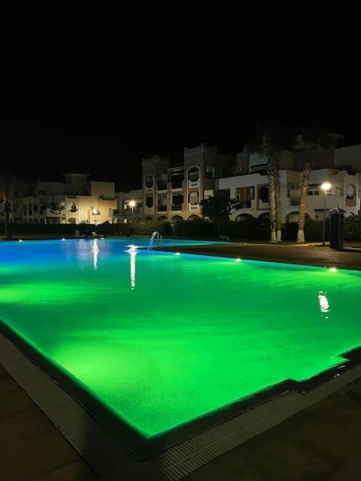 Appartement En Residence + Grande Terrasse Sur Le Toit Saïdia Exterior foto