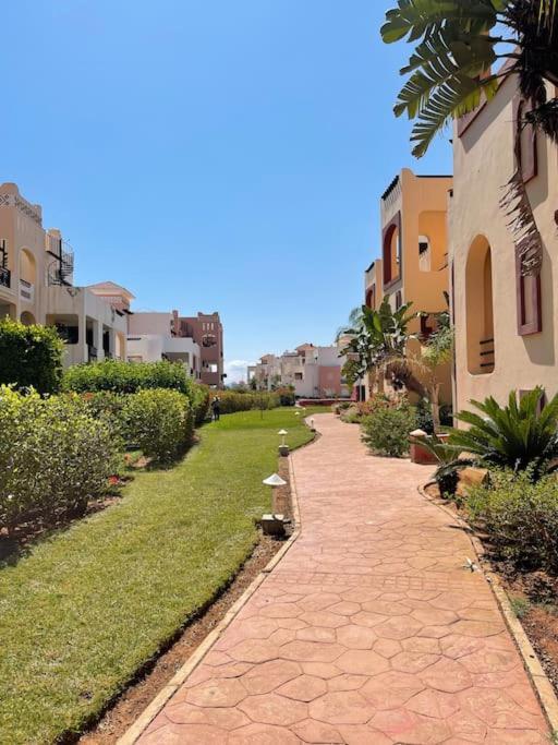 Appartement En Residence + Grande Terrasse Sur Le Toit Saïdia Exterior foto